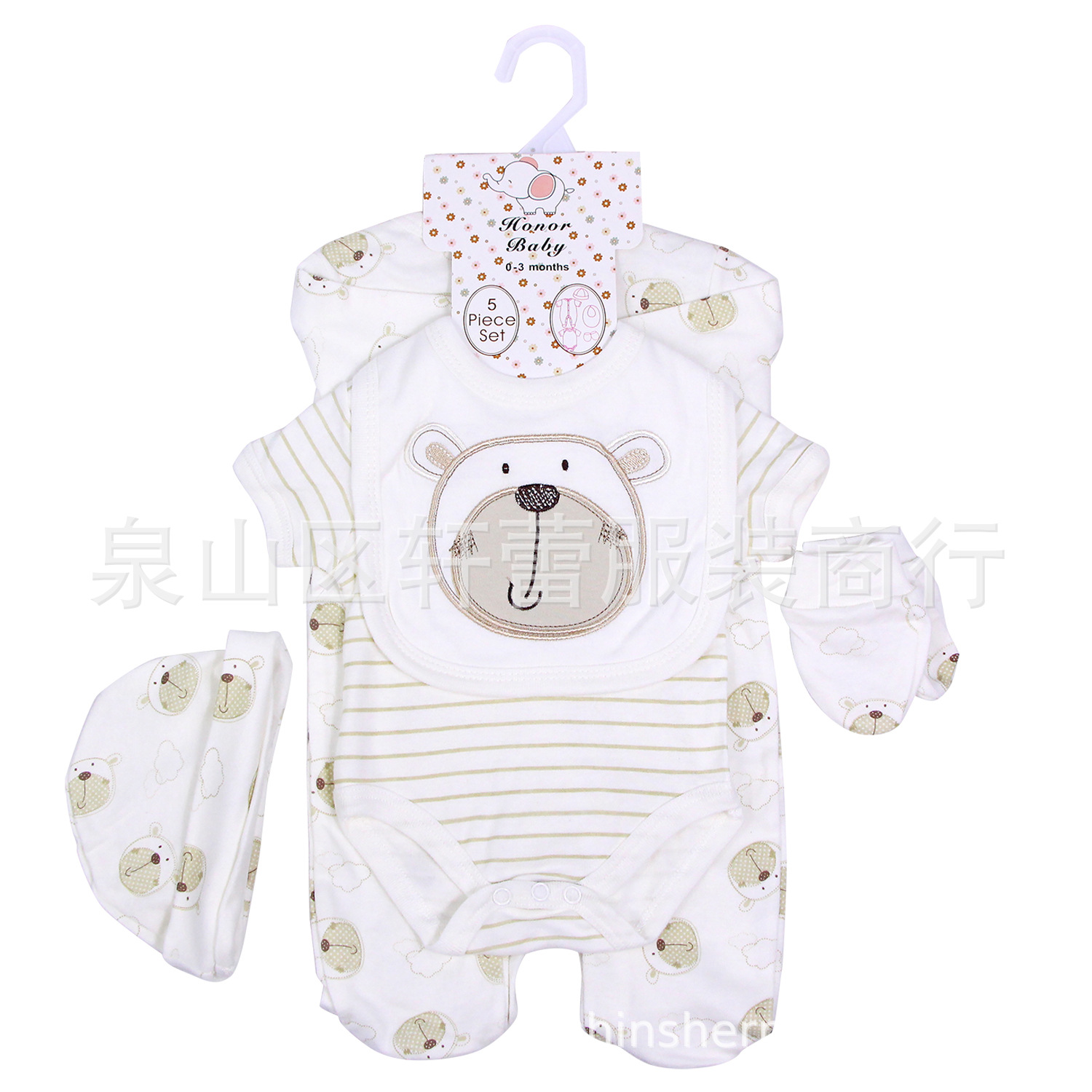 Ropa de bebé con diseño de osito.