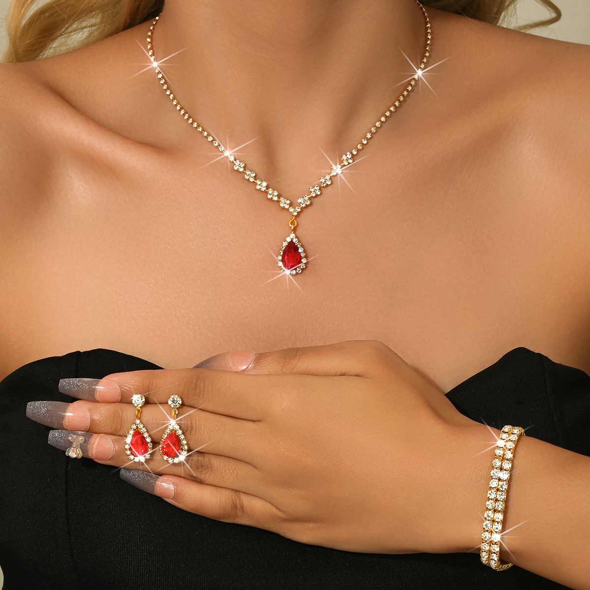 84869503 gold red three-piece set