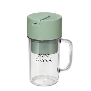 Küçük ev taşınabilir şarj manuel elektrikli mini ayırma suyu milkshake sıkacağı - Product Image 1