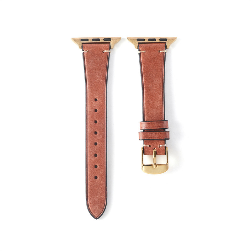 Boucle dorée, bracelet noir.