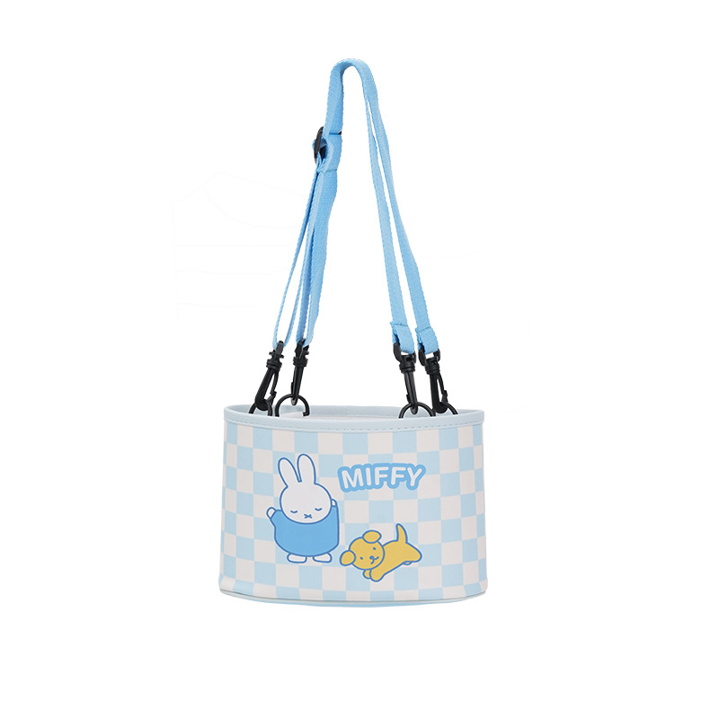 Seau de rangement Miffy, à carreaux bleus et blancs.