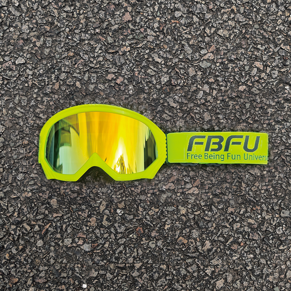 Gafas rojas con montura amarilla.