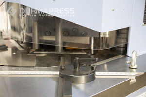 Máquina de muescas en ángulo de esquina de metal de venta de fábrica/cortador de ángulo ajustable hidráulico/Precio de muescas de esquina - Product Image 5