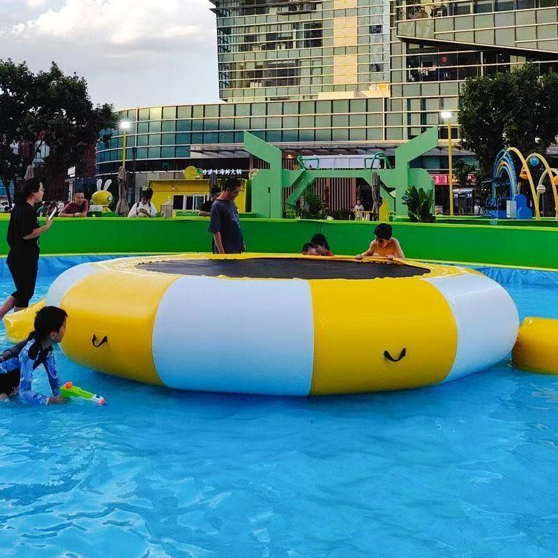 Trampoline aquatique gonflable de 3 m