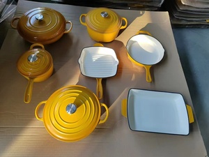定制30厘米简约厨房砂锅搪瓷铸铁锅盘感应荷兰烤箱套装现代厨房炊具
