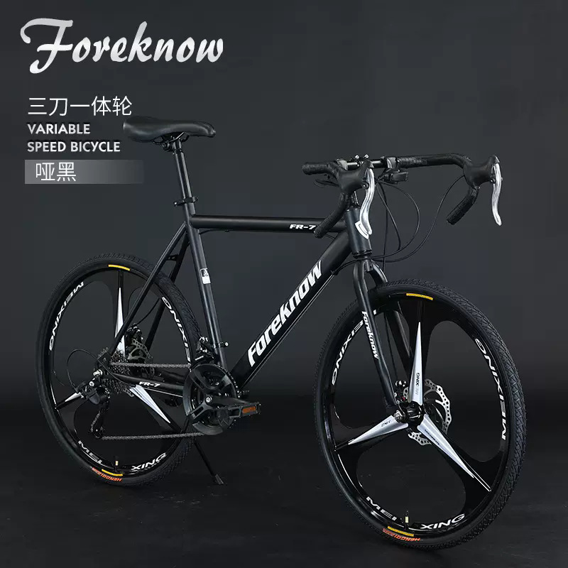 Samouraï noir à trois épées et une roue