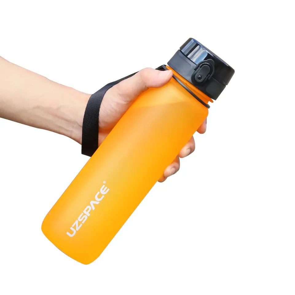 Botella de agua potable de plástico libre de BPA a prueba de fugas Uzspace con marcador de tiempo tapa abatible y correa 32oz 1000ml