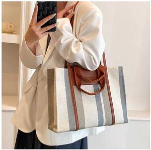 Qetesh Unisex büyük kapasiteli tuval omuzdan askili çanta kontrast çizgili fermuar kadın Trendy kore versiyonu Tote çanta sınır ötesi