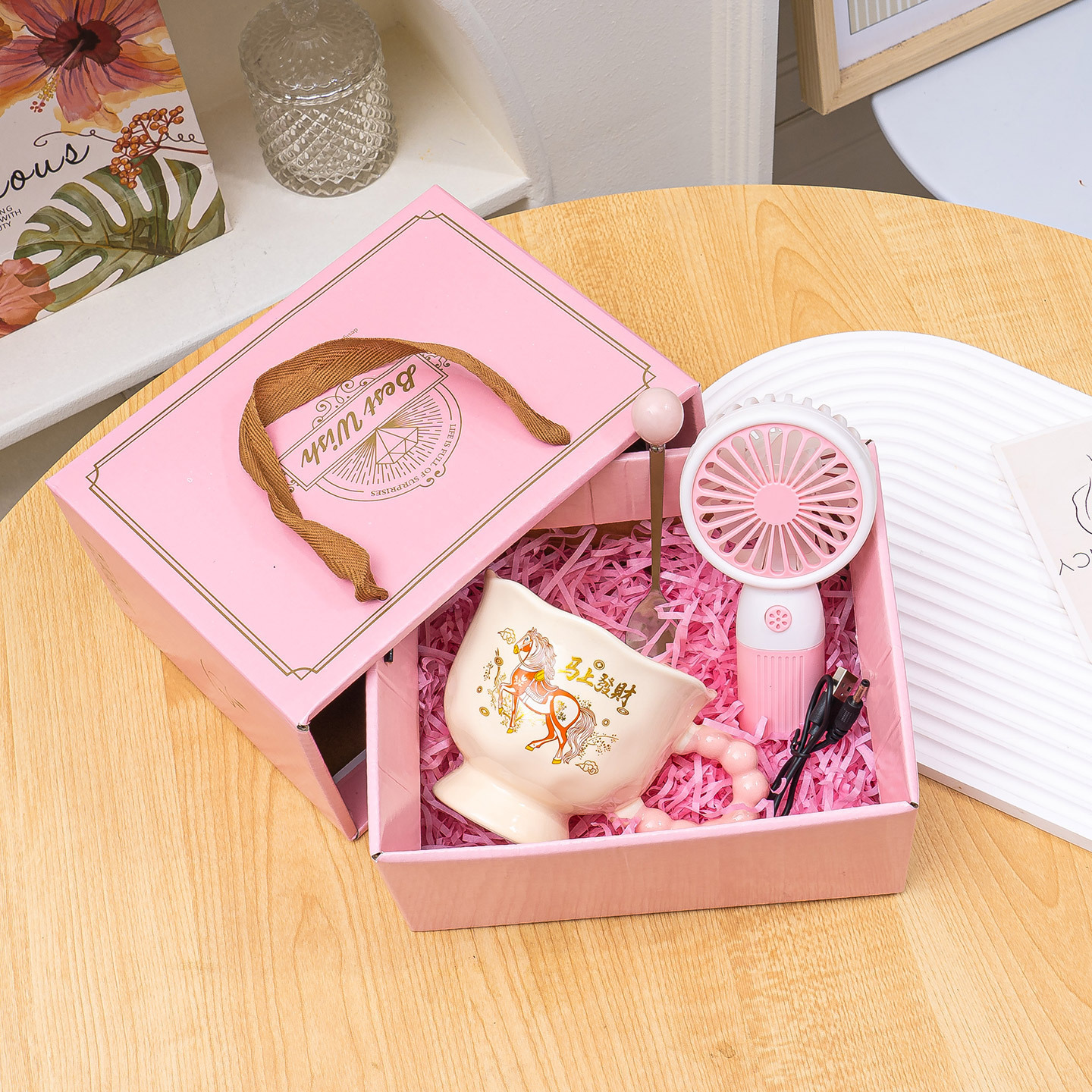 Manico in madreperla a forma di cavallo - tazza rosa - ventaglio rosa in stile moderno - confezione regalo rosa