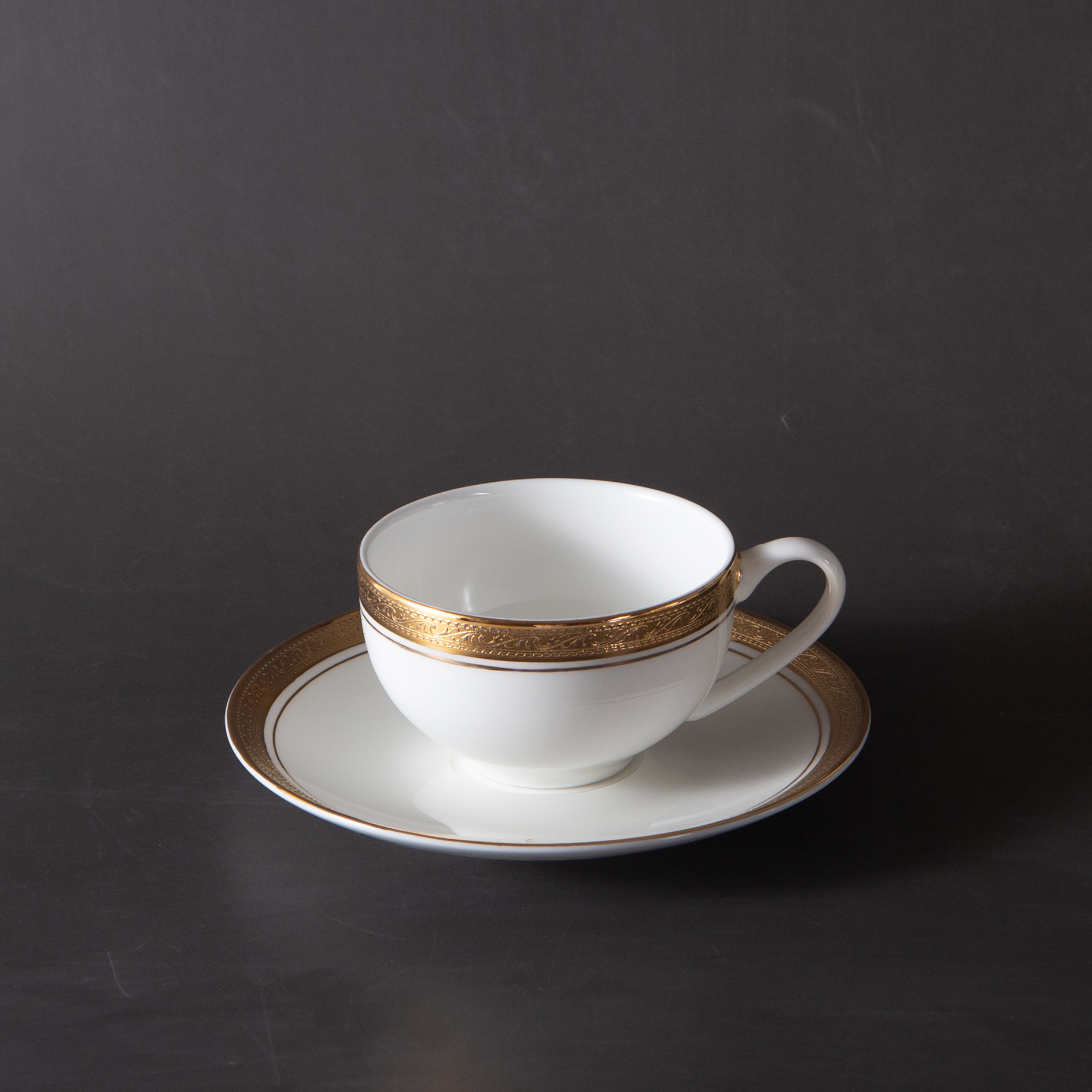 Tasse blanche + assiette