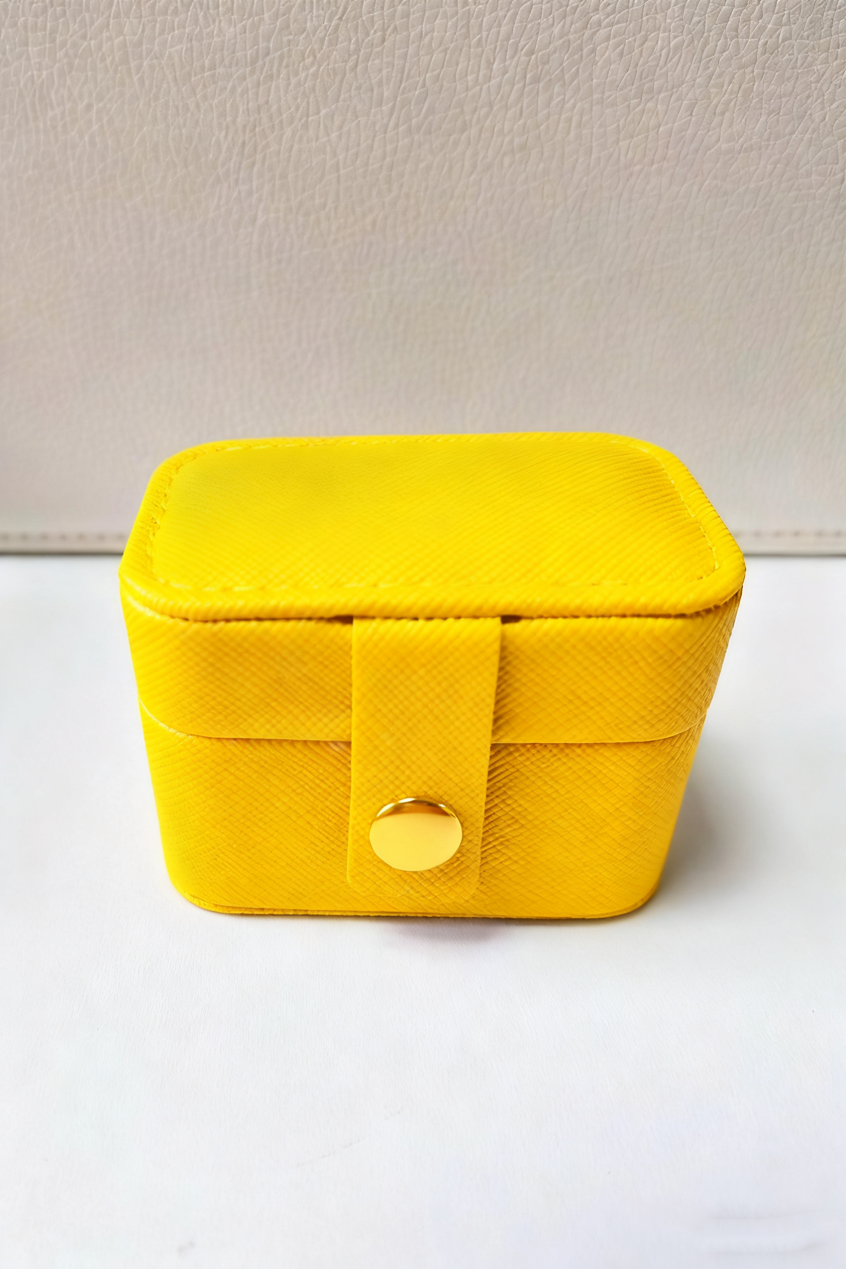 สีเหลือง