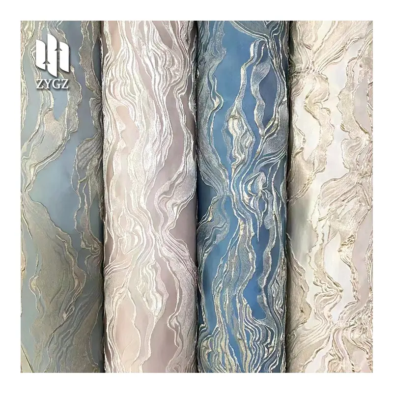 Vente en gros de tissus dorés de luxe personnalisés Fournisseur de fleurs abstraites Design de textiles floraux Tissu polyester brocart satiné