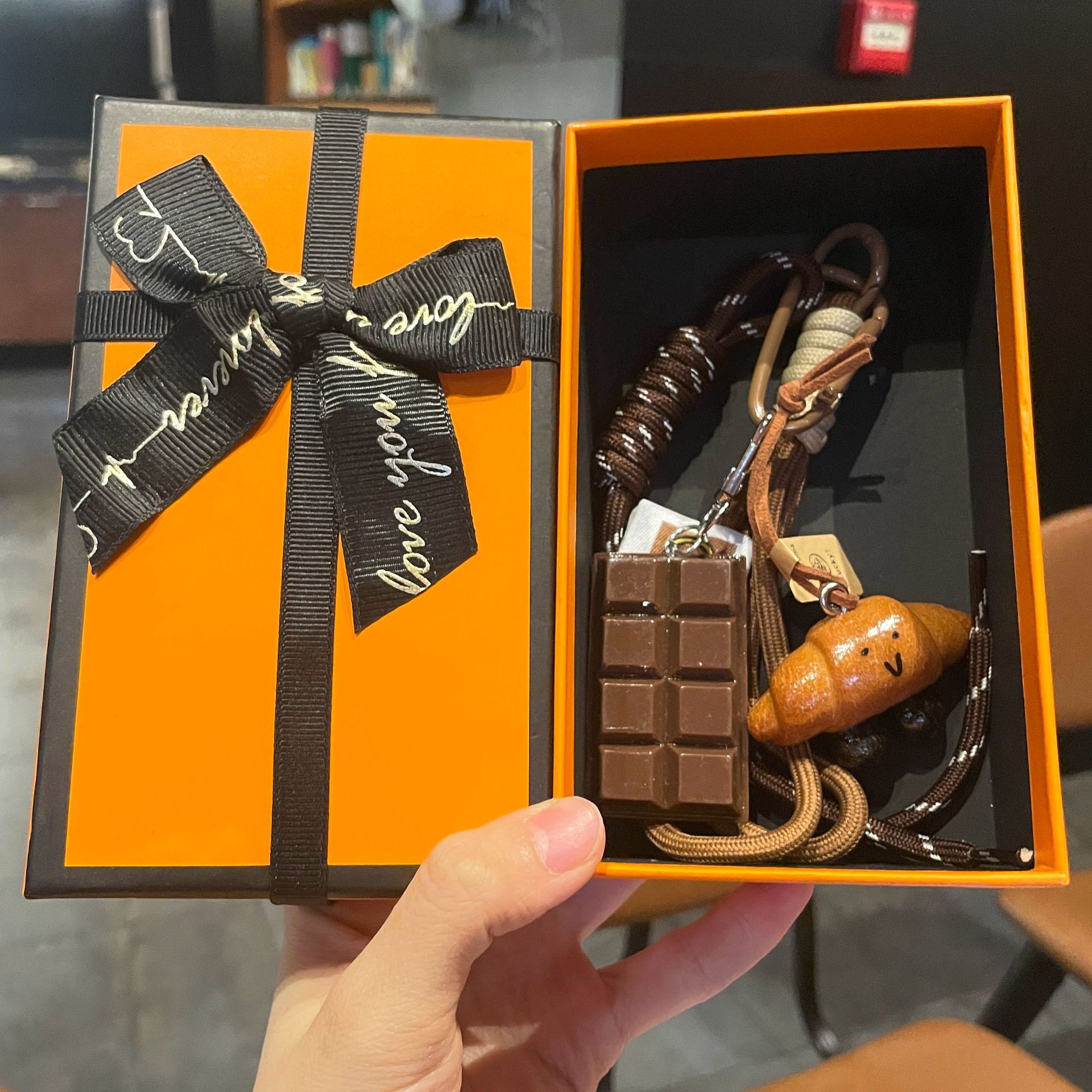 H7miu จี้ลม-กล่องของขวัญช็อกโกแลตพยัคฆ์