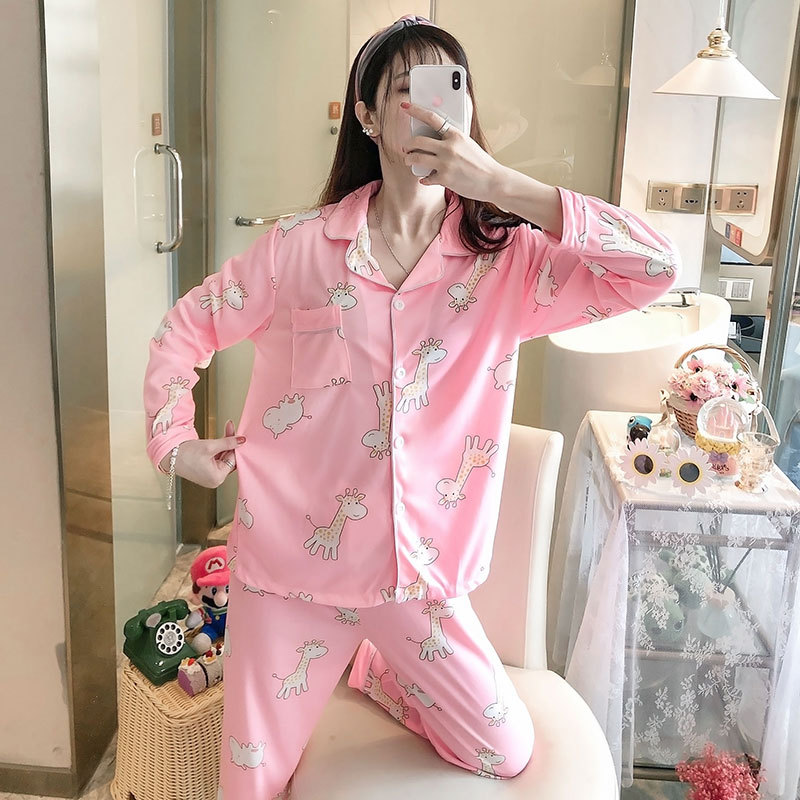 Cardigan long poudré motif girafe.
