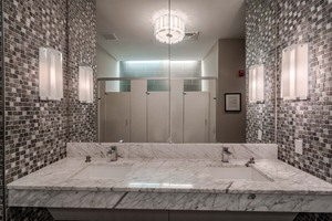 Tủ bếp thiết kế gỗ tro sang trọng với bản lề mềm & quầy thạch anh-Căn hộ công viên Azul baldwin - Product Image 4