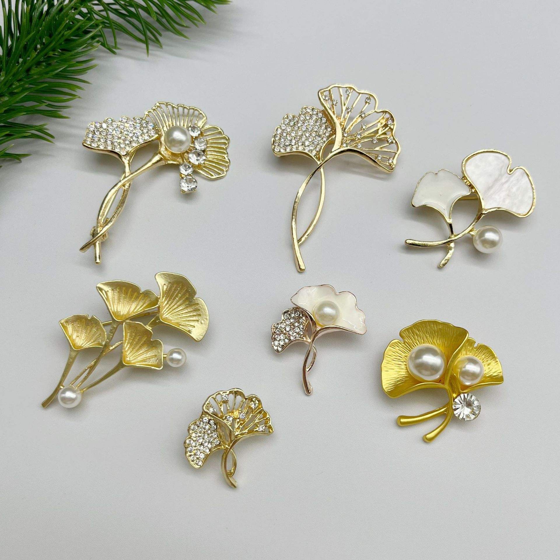 เข็มกลัดรูปดอกไม้