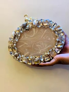 Modern reçine çanta ve debriyajlar şık dayanıklı ve çok yönlü çantalar cesur reçine tasarımlarında herhangi bir olay için görünümünüzü yükseltir
