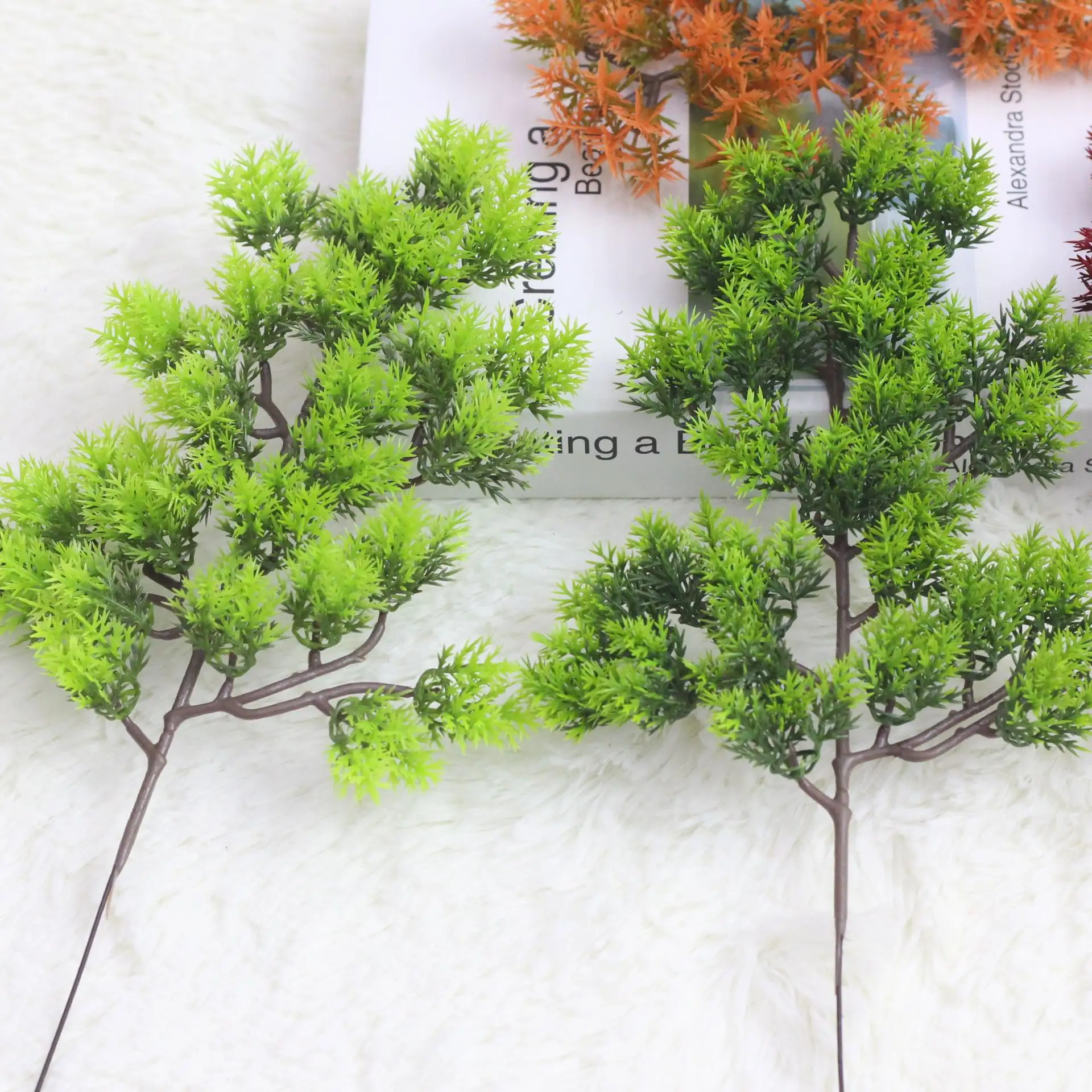 Dekorasyon kullanımı için 33cm yapay plastik yeşil ağaç çam dalları bırakır