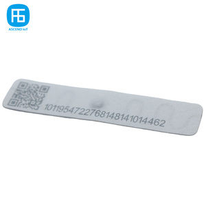 Código QR personalizado números de serie impresos programable RFID lavandería de largo alcance impermeable lavable UHF etiquetas RFID para pista textil