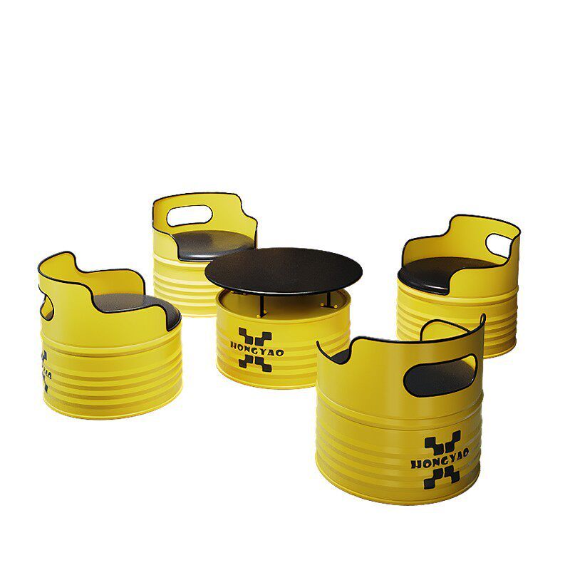 Combinación de una mesa y cuatro sillas, estilo uno-amarillo.