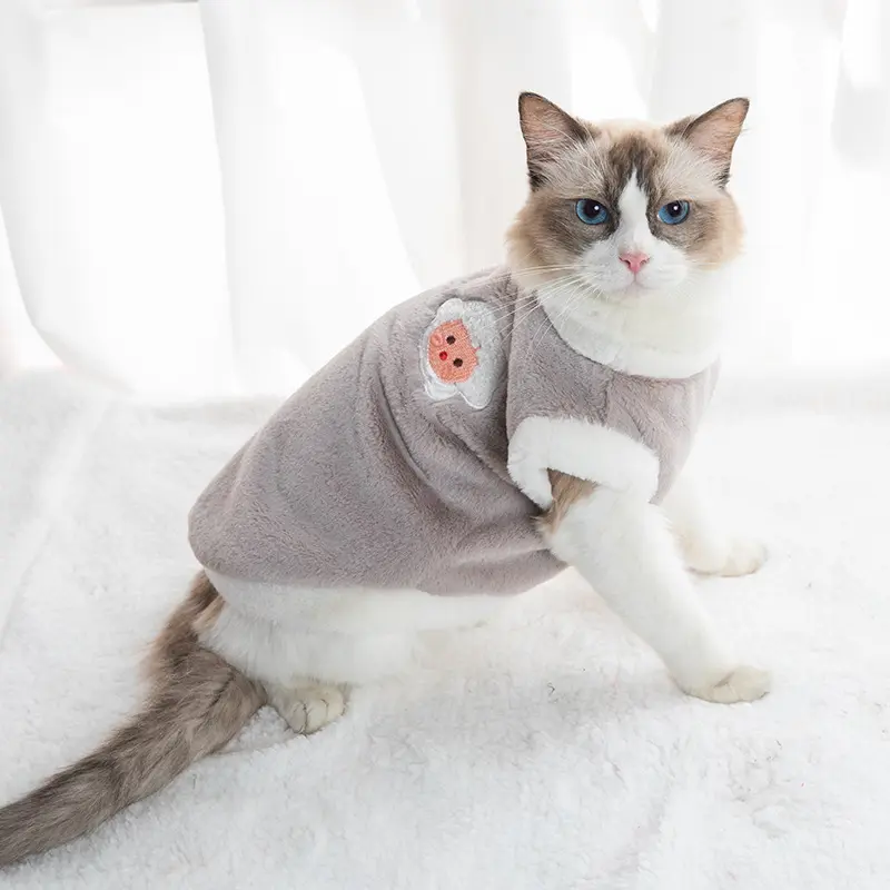 Ventas al por mayor Fasion lindo gato ropa perro invierno cálido Anti-pelo conejo lana mascota chaleco bordado artesanía ropa