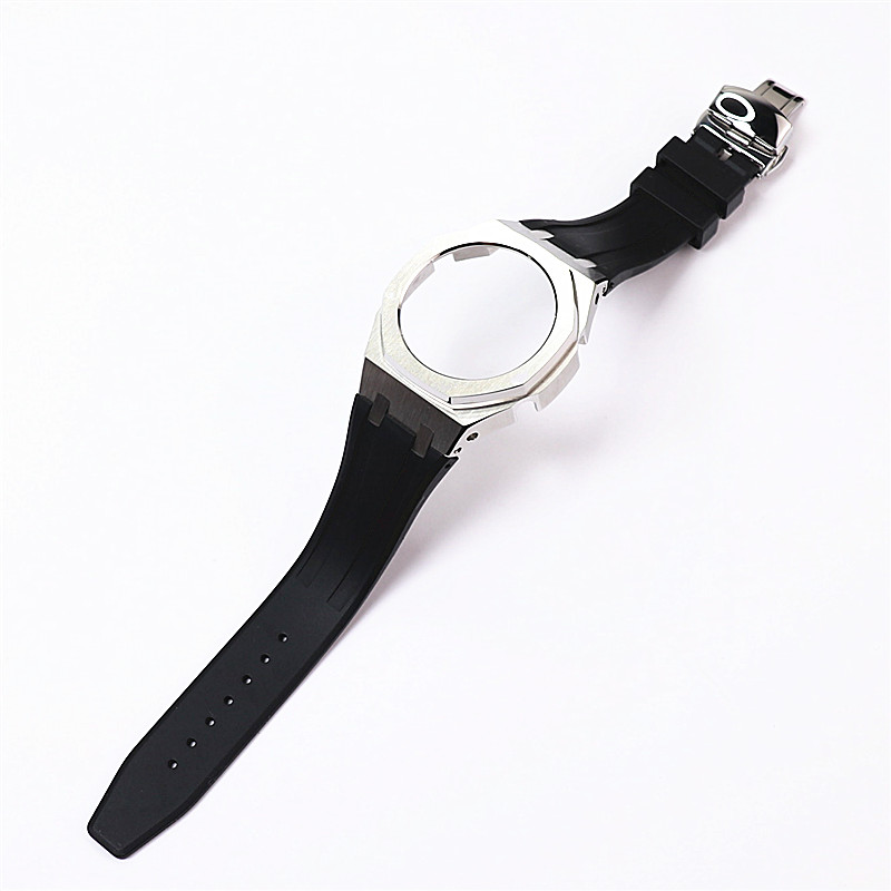 Coque argentée + bracelet en silicone noir