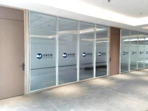 View Glass <span class=keywords><strong>Partition</strong></span>: Criando uma ilusão de espaço e abertura