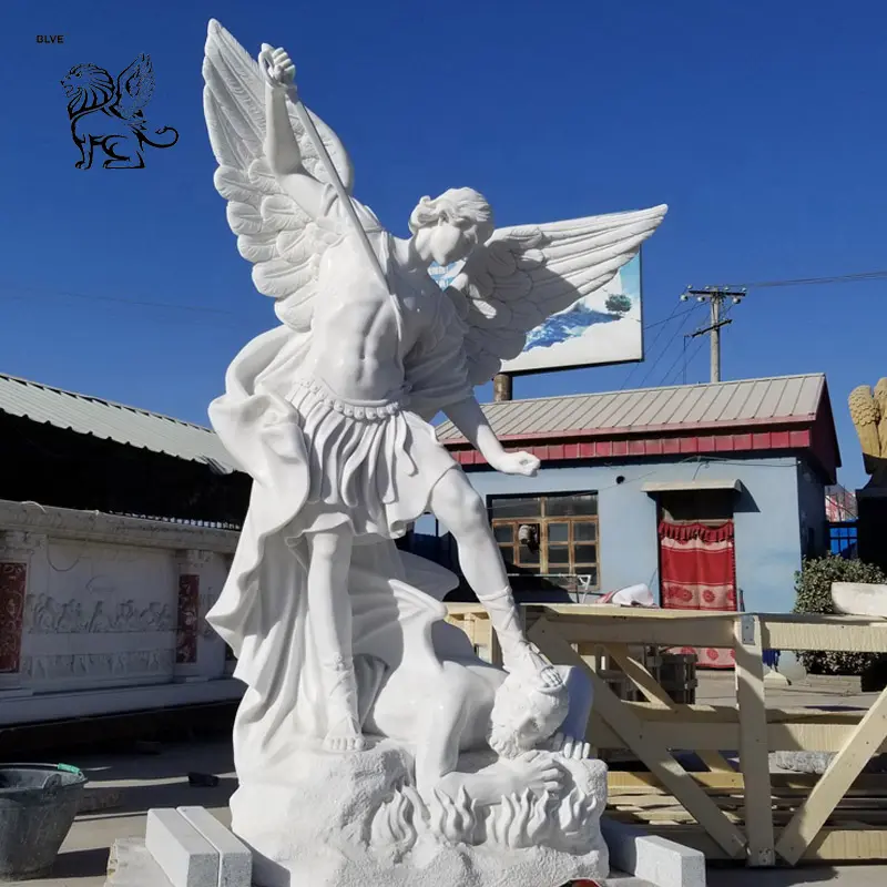 Famoso giardino all'aperto intagliato a mano angelo marmo statua di san michele la statua di arcangelo in vendita