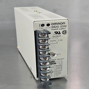 プログラミングコントローラPlc S82G0312 100240 Vac入力12 VDC出力25 Amp4C19 PLC新品オリジナル - Product Image 1