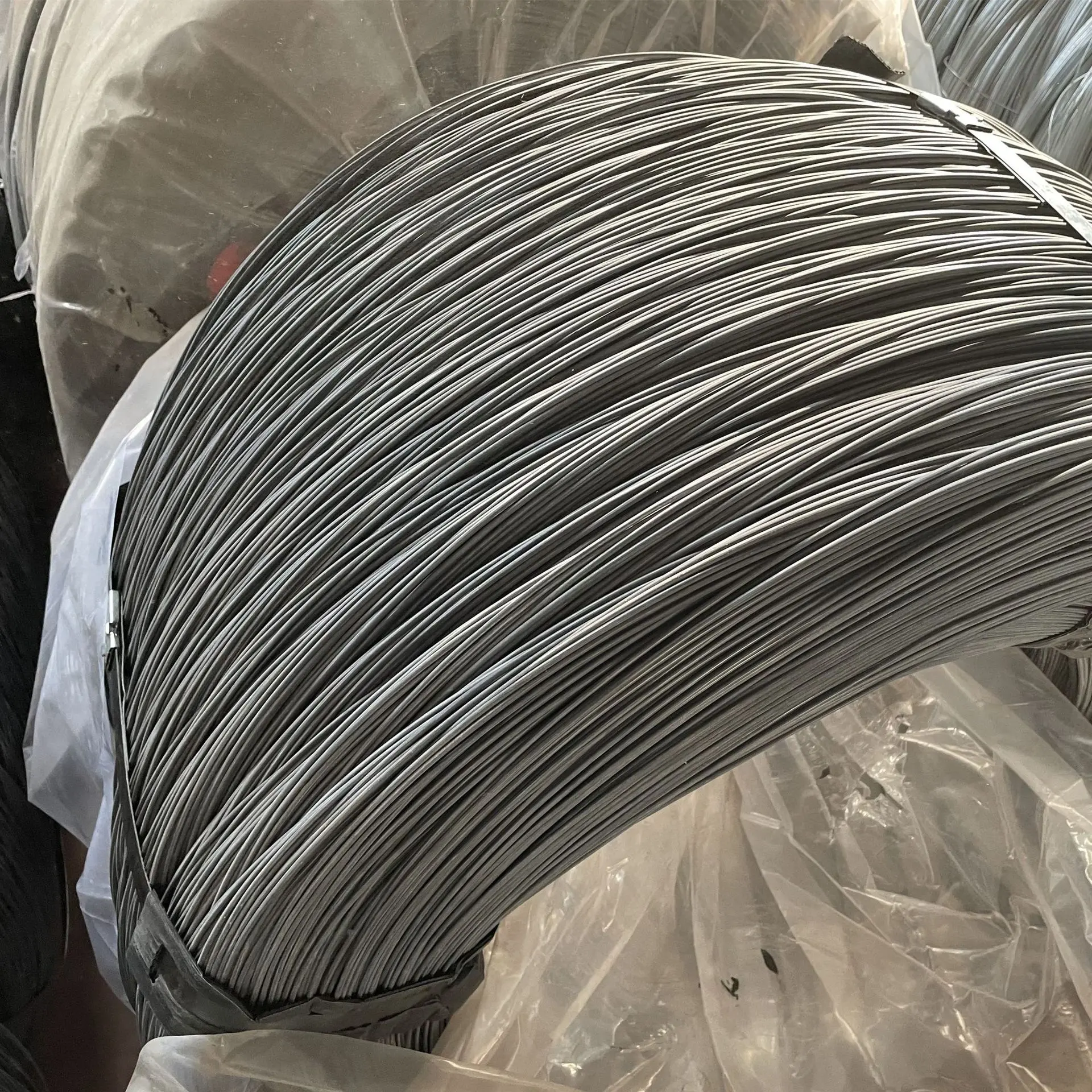 14 ölçer galvanizli tel örgü tel çelik 0.5mm 1mm 1.2mm yumuşak karbon çelik tel rulo