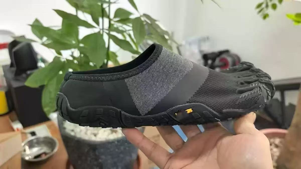 Gris noir
