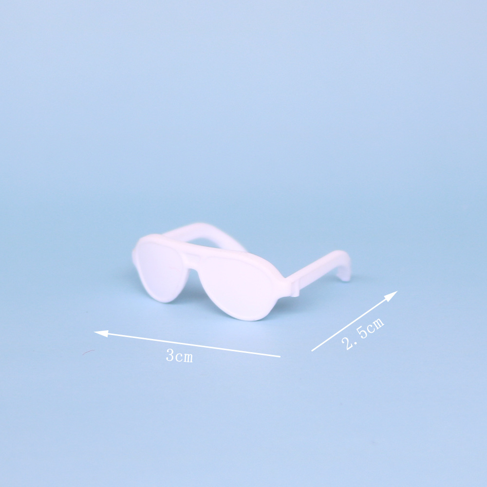 Blanco, gafas de sol.