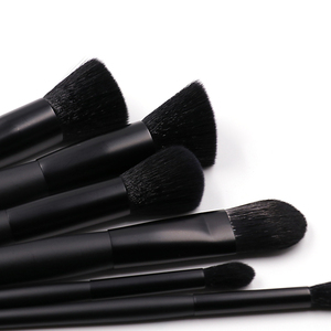 ชุดแปรงแต่งหน้าพร้อมคอนซีลเลอร์สำหรับแปรงโกนหนวดติดฉลากส่วนตัว - Product Image 1