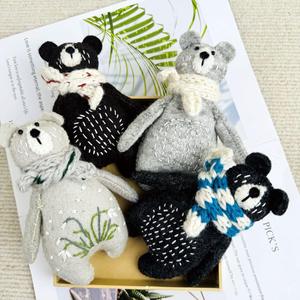ผ้าพันคอผ้าขนสัตว์ตุ๊กตาหมีทำด้วยมือของตกแต่งสไตล์ใหม่พร้อมปักลวดลายศิลปะรูปป่าน่ารักบรรยากาศ - Product Image 2