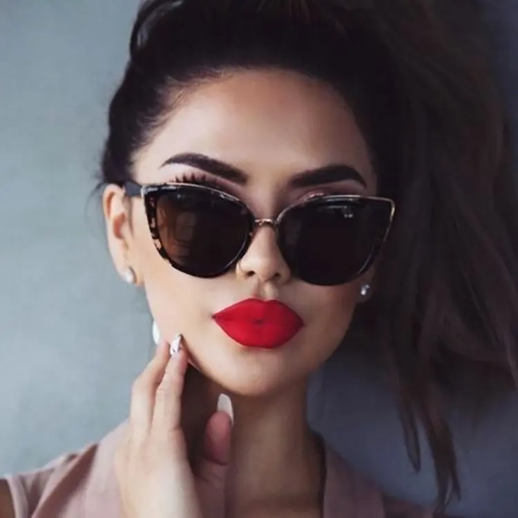 DOISYER 2021 ultimi modelli di moda occhiali da sole retrò con montatura leopardata occhiali da sole Vintage da donna Cat Eye