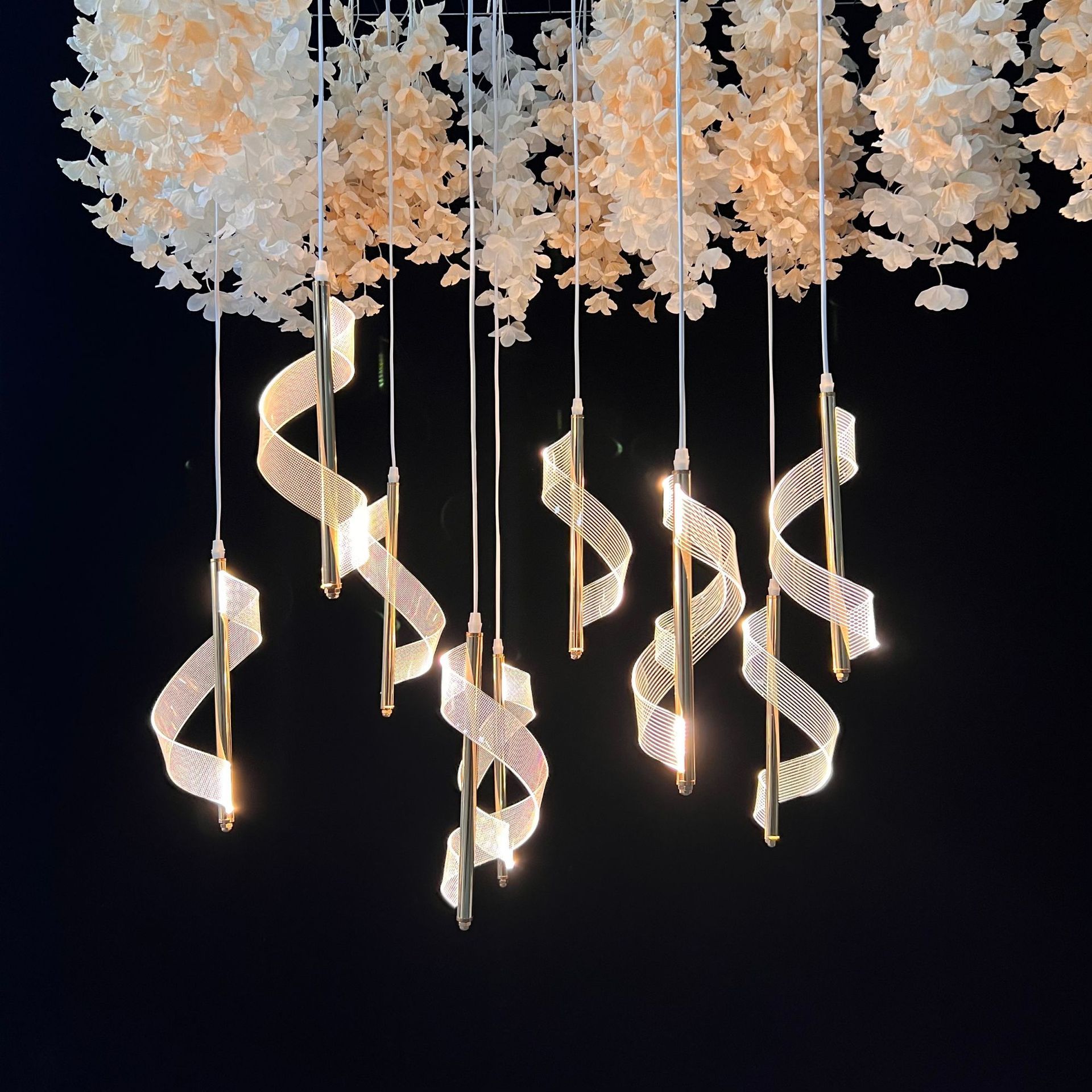 5 acrylic twist chandelier/dot golden warm light