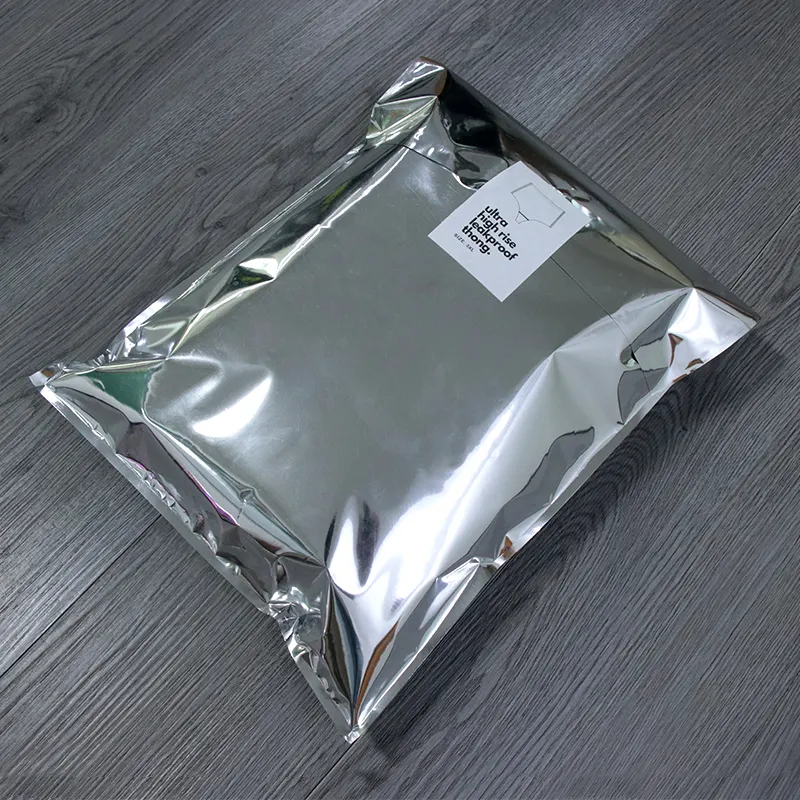 RTS Ready Stock Fábrica al por mayor de encargo brillante de plástico de correo de papel de aluminio metálico autoadhesivo de embalaje bolsa de correo de polietileno