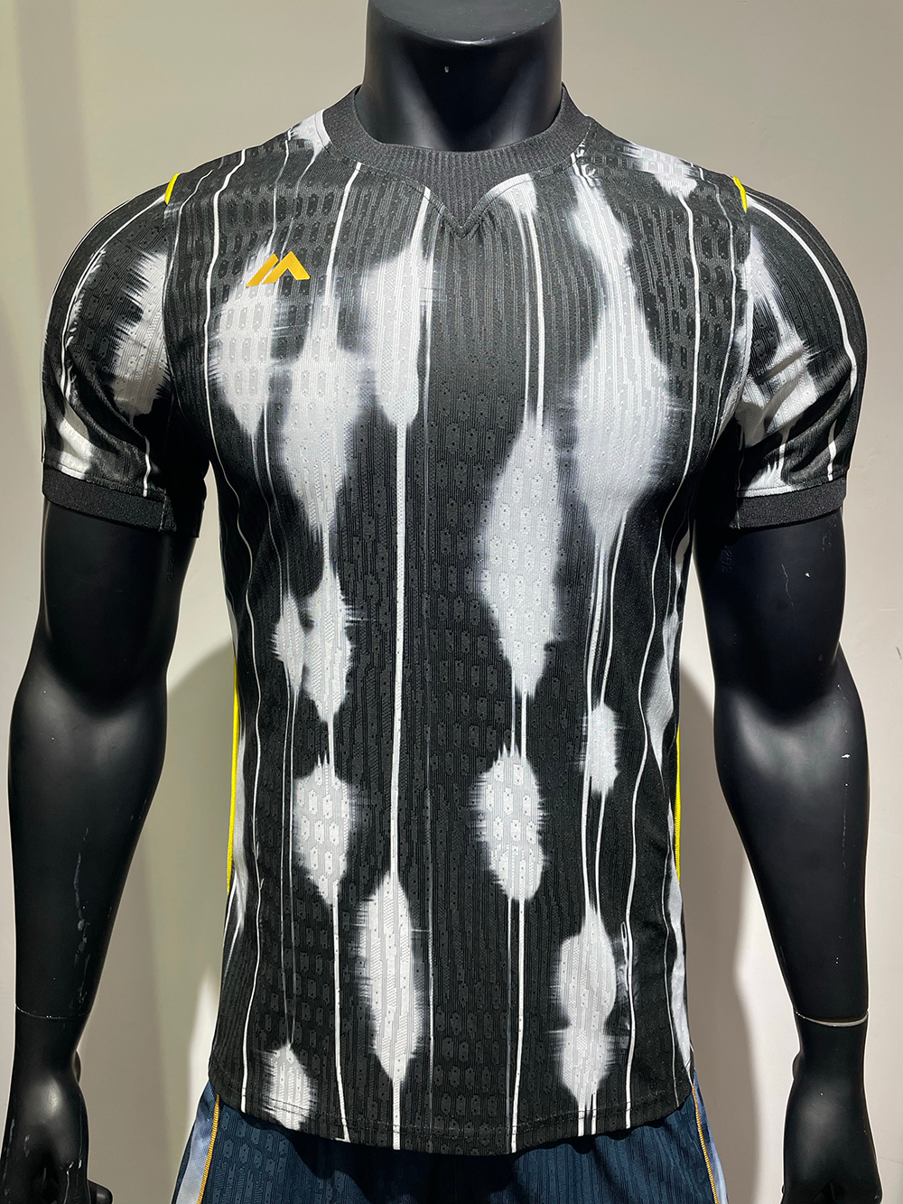 Maglia da calcio retrò bianca e nera