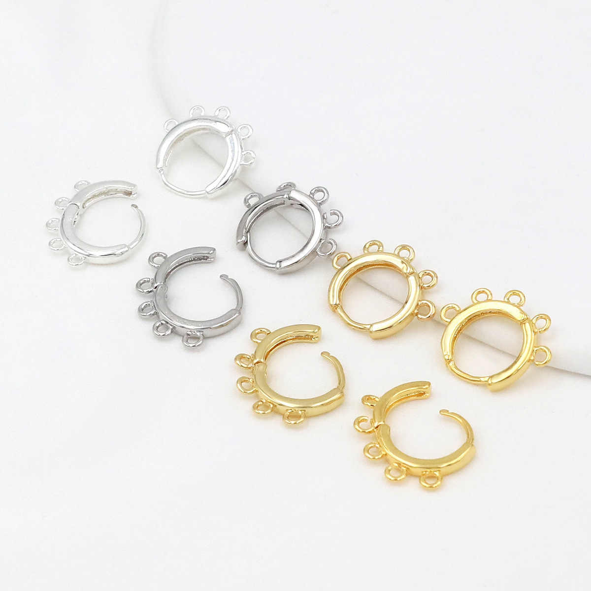 Round earrings with five holes
