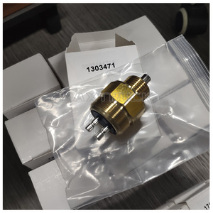 MAXTRUCK MB SC DF用スイッチ0015458214 0005454214 0015454714 1303471 15486 0641959