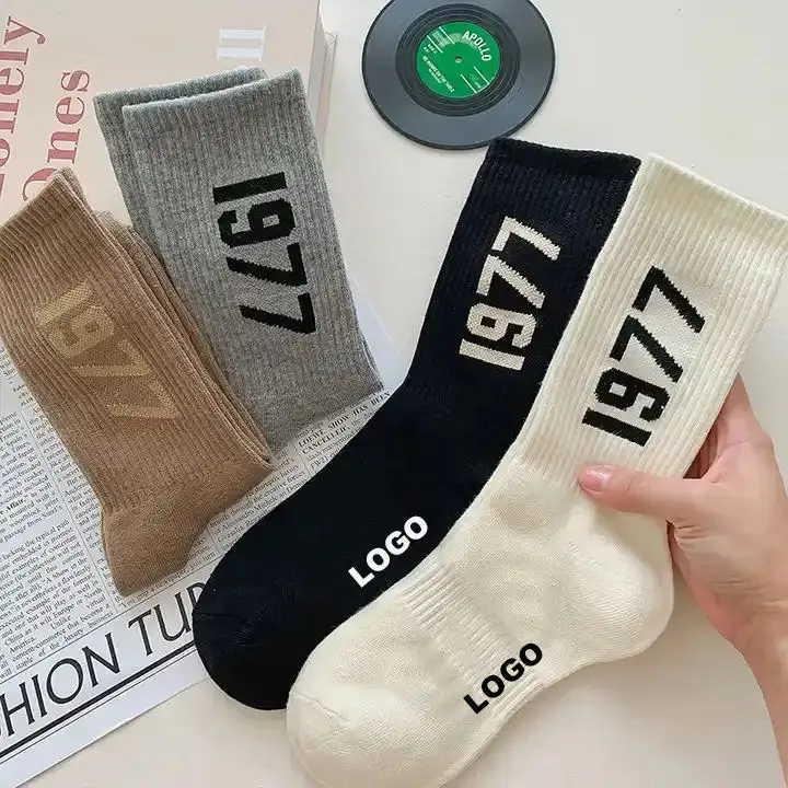 Calcetines deportivos informales de alta calidad con logotipo personalizado calcetines bordados personalizados de algodón atlético a granel unisex