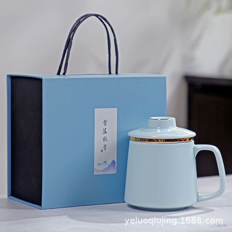 Caja de regalo con taza de té azul cielo