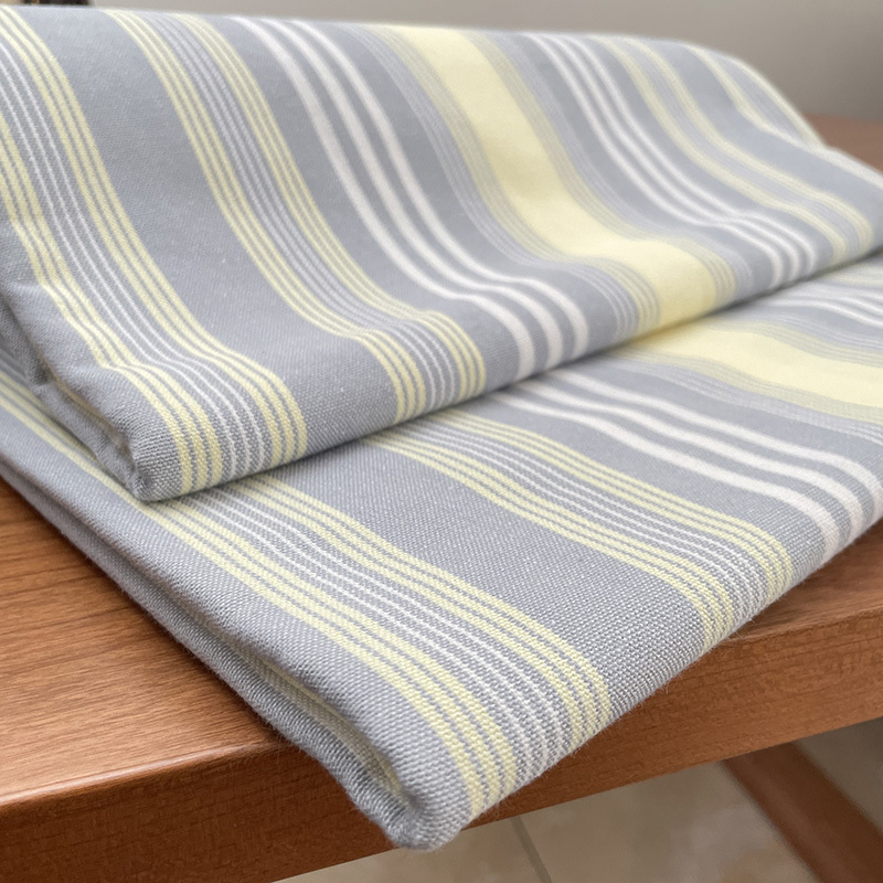 Élégante rayure gris jaune d'œuf.