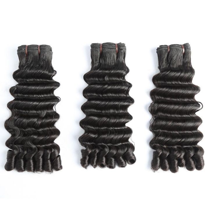 Boucles élégantes noires naturelles