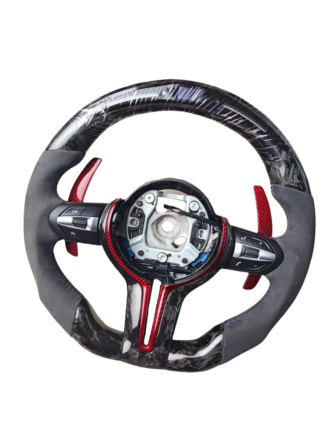 Motif forgé + LED + alcantara + médiators en fibre de carbone