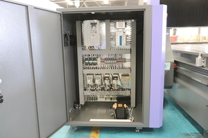 Enrutador CNC Atc 2030 para la fabricación de muebles de madera cambio automático de herramientas enrutador de madera CNC con controlador 3 de marzo AKM2030C - Product Image 4
