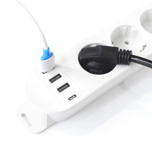 Atacadista UE Padrão Inteligente PDU Power Strip com Interruptor 16A Schuko Plug/Soquete para Alemanha/Rússia 4 Tomada de Interface USB