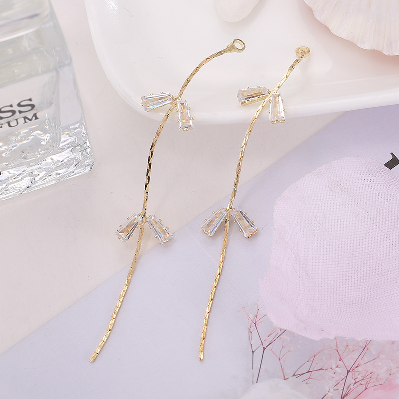 Single gold wire chain set with 4 zirconium