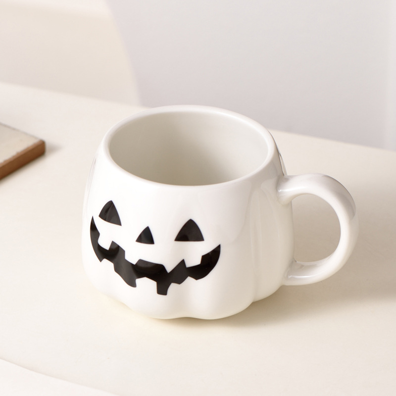 Black emoji-white pumpkin mug-standard packaging