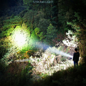 100000 Lumen 1000m Long Range Super Bright ip66 Wasserdichter eingebauter Akku Wiederauf ladbare USB p70 LED-Taschenlampen - Product Image 4